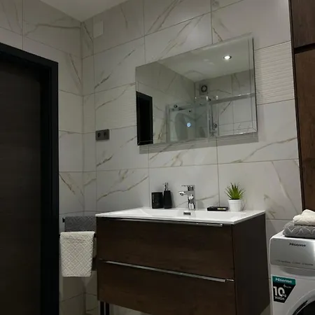 شقة Nika تْسْغيكفانِتْسا