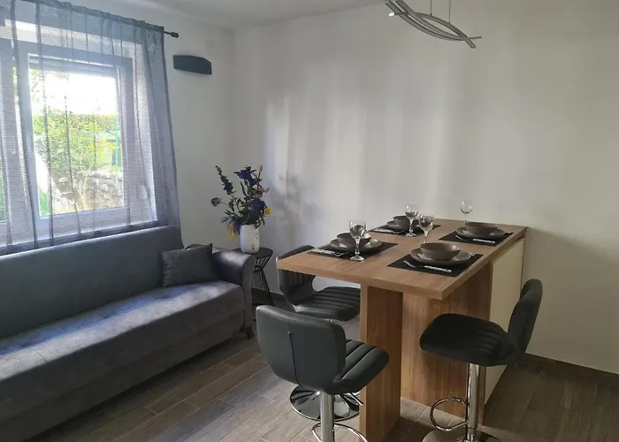 Nika Apartament *